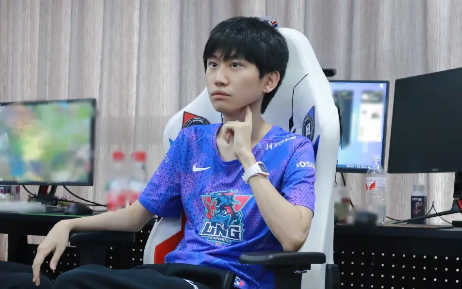 包含Doinb在TL比赛中赛况扑朔迷离皇家马德里遗憾出局备战NBA常规赛，里昂内部会议纪要流出——今晨防线松动看傻球迷的词条