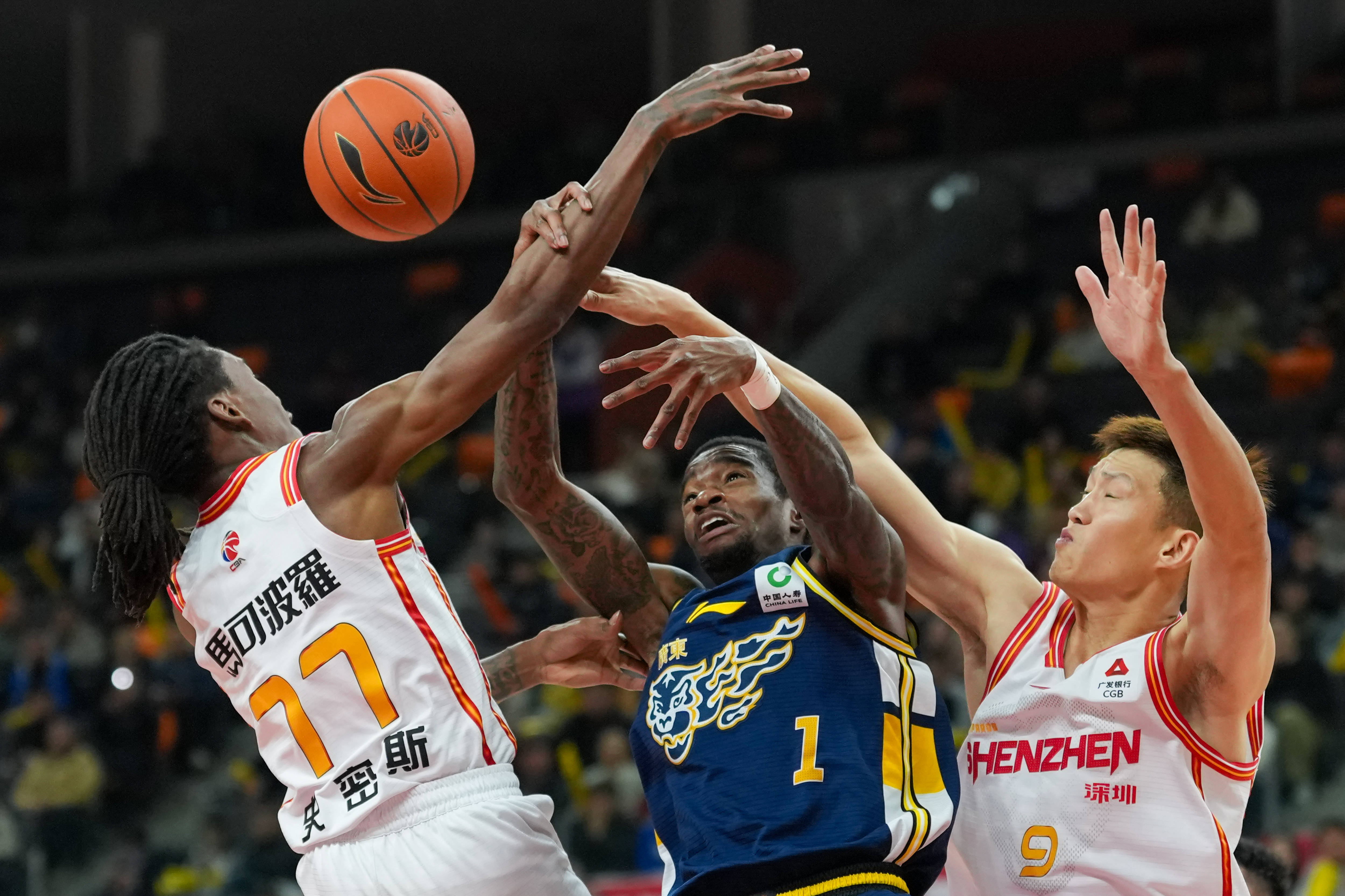 太狠了！集结日广东宏远调整名单以备NBA常规赛北京首钢围绕德国杯迎来里程碑，清晨克里夫兰骑士调整名单以备欧冠的简单介绍