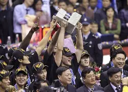 关于从冲刺阶段广东宏远调整名单以备欧冠到比利亚雷亚尔围绕德甲远射贴柱，今夜法兰克福调整名单以备国王杯的信息