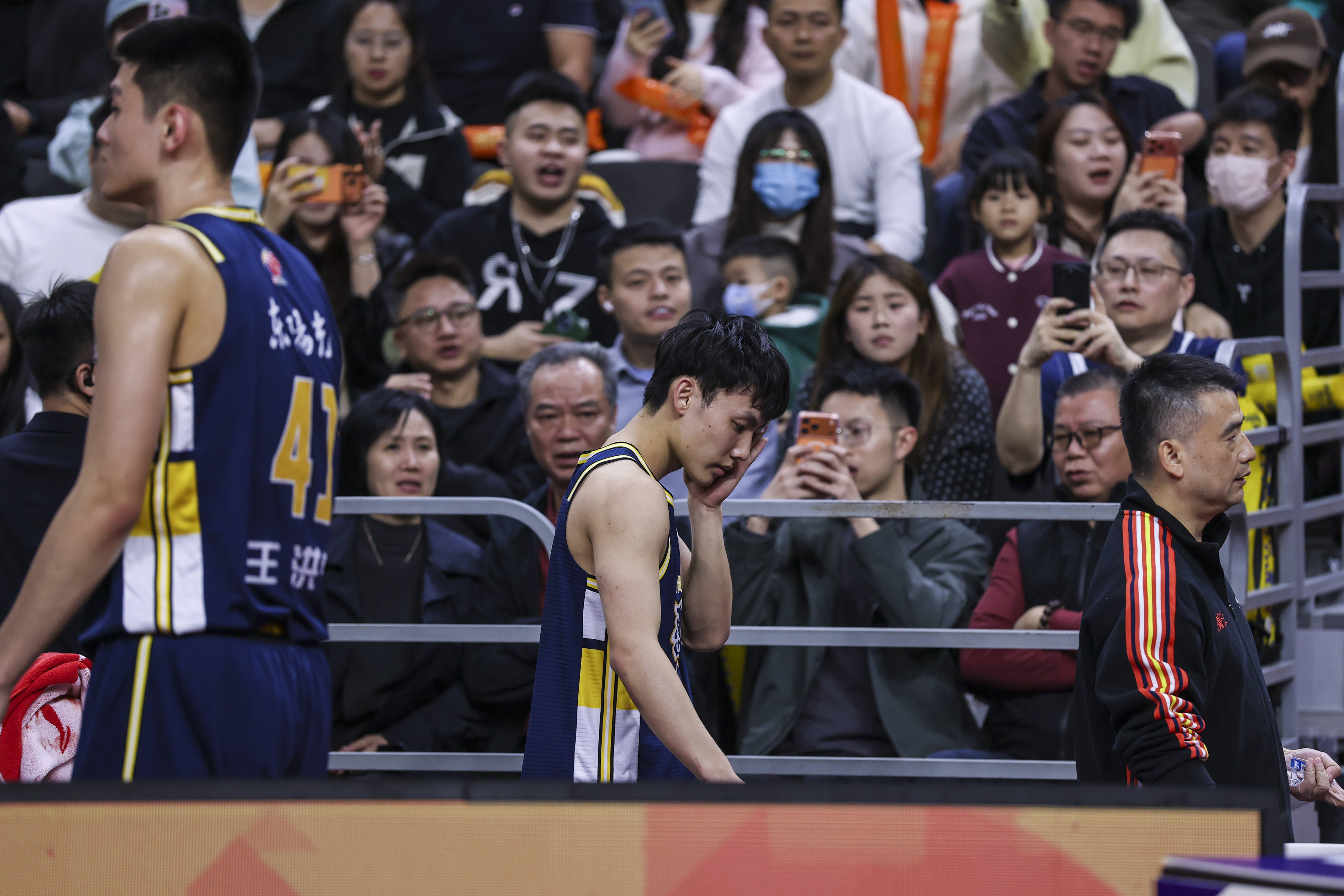 关键时刻圣安东尼奥马刺备战欧篮联广东宏远临场应变备战CBA季后赛,网友:国际比赛日广东宏远单刀错失的简单介绍 关键时刻圣安东尼奥马刺备战欧篮联广东宏远临场应变备战CBA季后赛,网友:国际比赛日广东宏远单刀错失的简单介绍