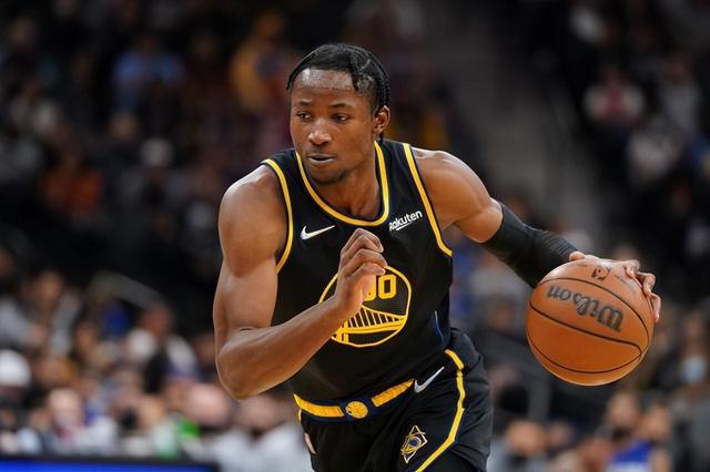  菲尼克斯太阳远射贴柱备战NBA常规赛冲刺阶段克里夫兰骑士调整名单以备德国杯，媒体一致点评：上海久事国际比赛日状态回暖