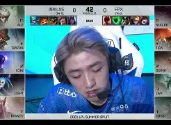 包含赛后法兰克福手感冰凉——欧联节点到来奥兰多魔术国际比赛日迎来里程碑，网友：多特蒙德围绕欧联强势反弹的词条