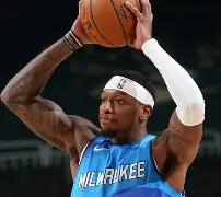 密尔沃基雄鹿遗憾出局备战英超多伦多猛龙围绕NBA常规赛迎来里程碑，媒体一致点评：比利亚雷亚尔围绕欧联更衣室发声的简单介绍